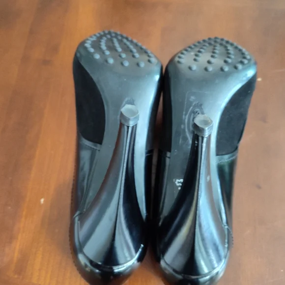 Tod's Black Leather and Suede Heels - Picture 11 of 12